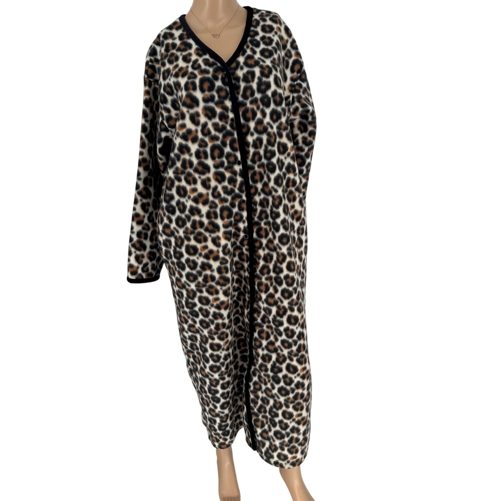 Kathy Ireland Leopard Print Fleece Robe Snap Front Full Length Black Trim Small‎